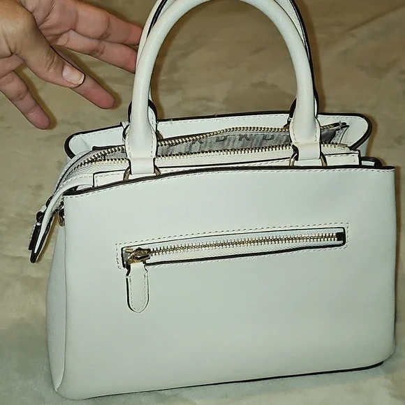 DKNY Handbag EUC - Picture 2 of 16